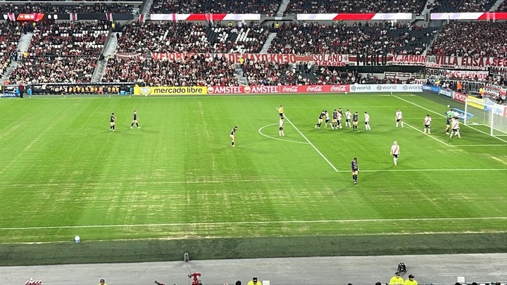 El estado del campo de juego del Monumental.