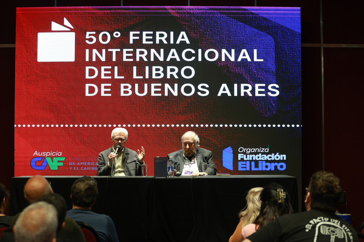 Guillermo Schavelzon y Alejandro Vaccaro presentaron el libro “El enigma oficio”. Foto: Victoria Gesualdi.
