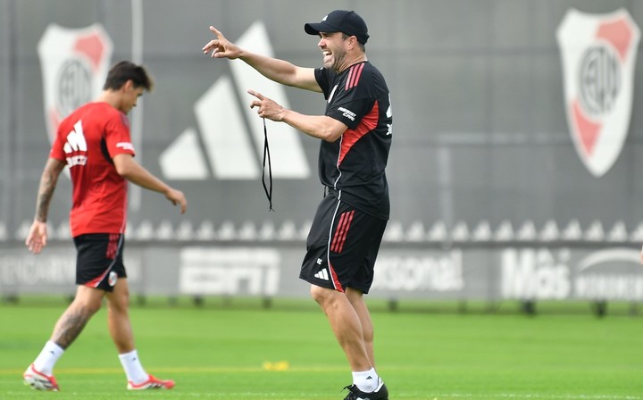 Eduardo Coudet en el Camp. Prensa River.