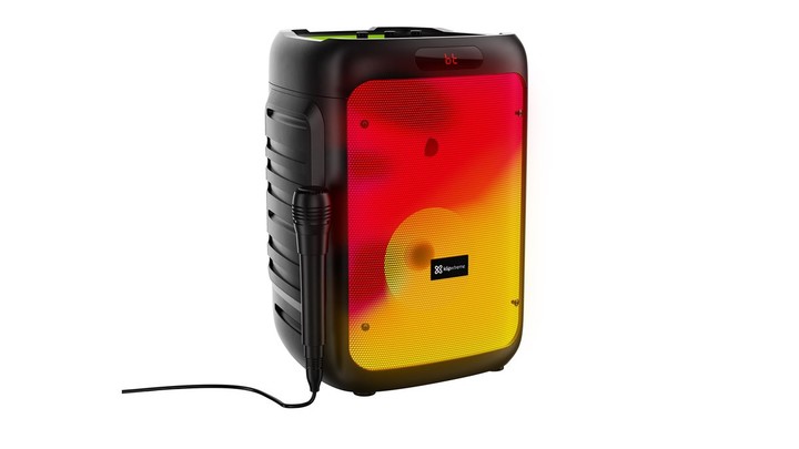 Algo más grande que el resto, incluye un subwoofer de 8 pulgadas junto a un parlante de agudos de 1,5 pulgadas. Incluye micrófono. $ 163.208.