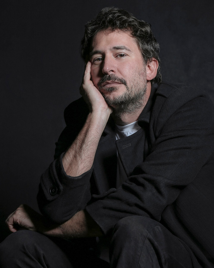 Santiago Mitre ya filma su película posterior a "Argentina, 1985", con Peter Lanzani y Verónica Llinás.