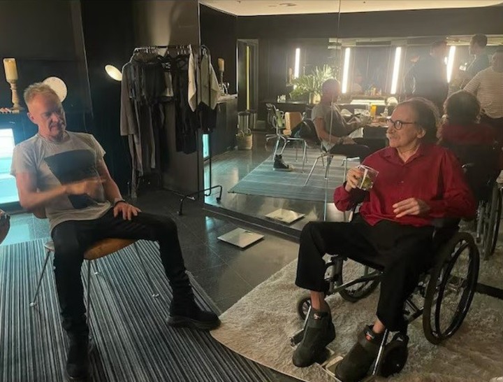 Charly García en el camarín de Sting en el Movistar Arena, febrero de 2025. Foto: IG