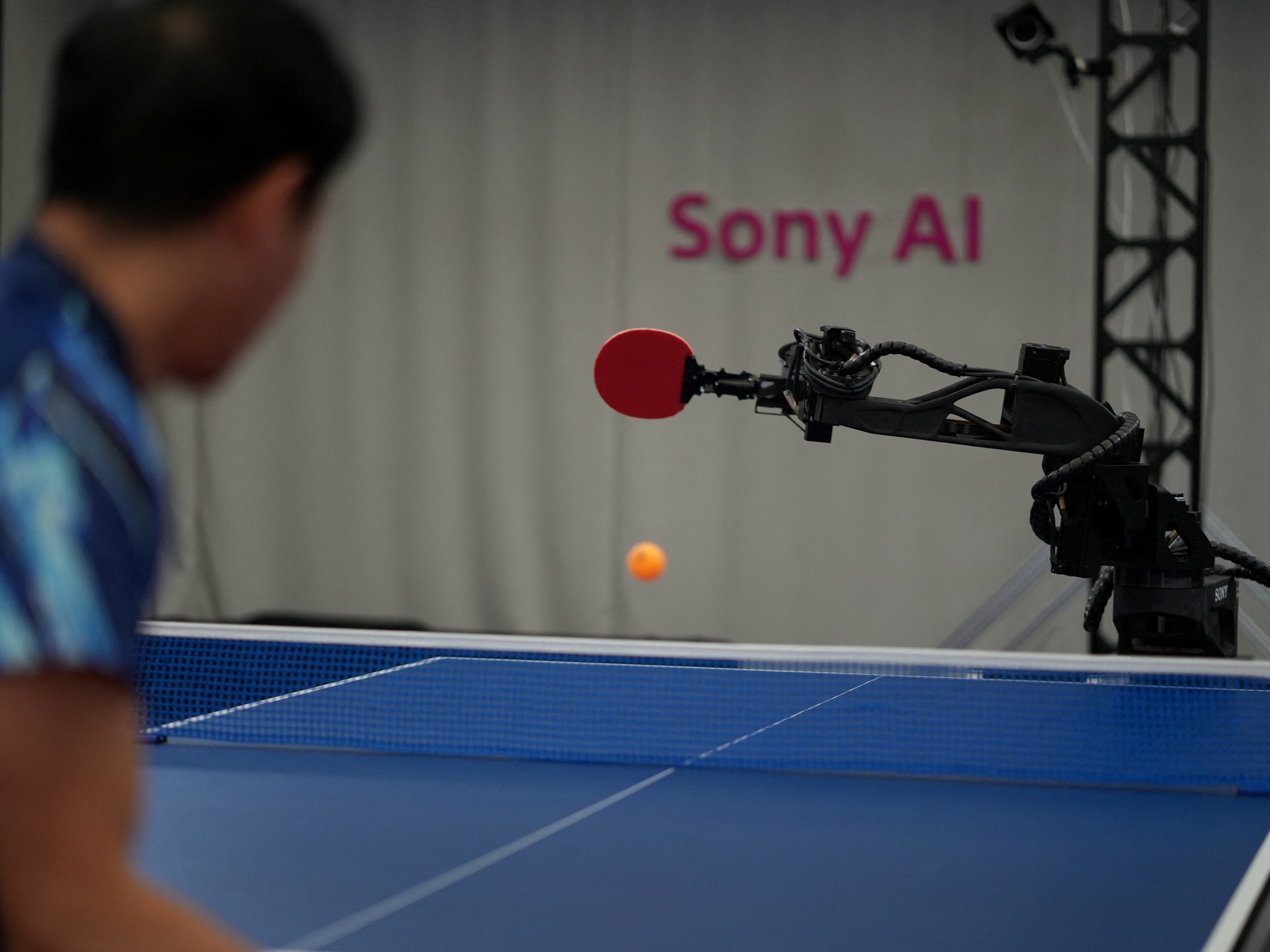Un robot entrenado con IA ya logra ganarles a jugadores de elite de ping-pong