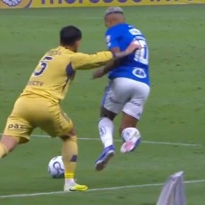 Paredes, amarilla temprana por un empujón y juego al límite en el ST