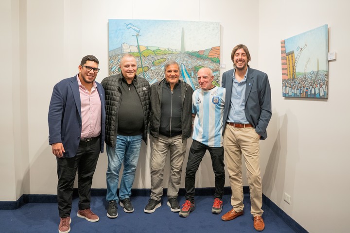 La muestra 78-86-22. Las tres copas, del artista plástico Enrique Burone Risso. Foto: gentileza Zurbaran.