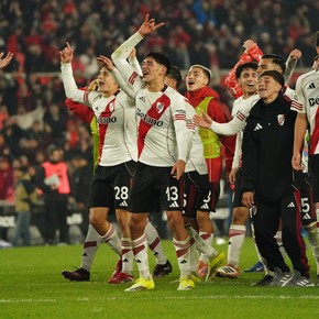 Un bravo River eliminó a Rosario Central en el Monumental y quedó a un paso del título