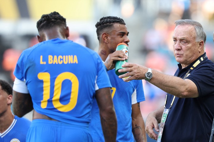 Dick Advocaat vuelve como entrenador de Curazao. Troy Taormina-Imagn Images