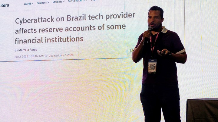 Investigador brasileño, Jefferson Macedo, en Ekoparty Miami. Foto: Juan Brodersen