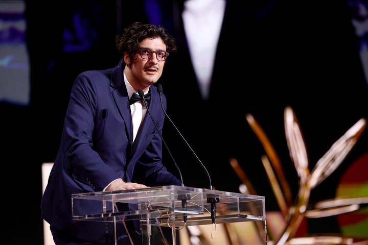 Federico Luis al agradecer su premio en el escenario de la Sala Lumière. Foto EFE