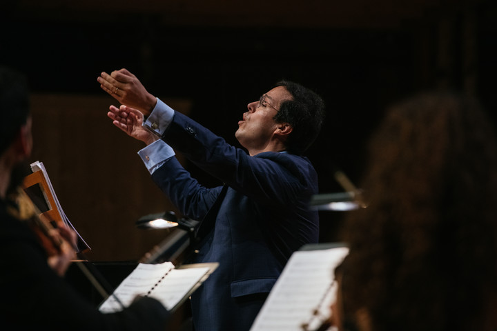 Leonardo García Alarcón es el actual director general y artístico de La Cité Bleue, dedicada a la música clásica, en Ginebra.