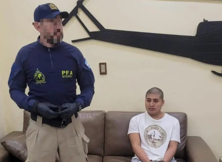 Llegó "Pequeño J" al país, el principal acusado del triple crimen de Florencio Varela
