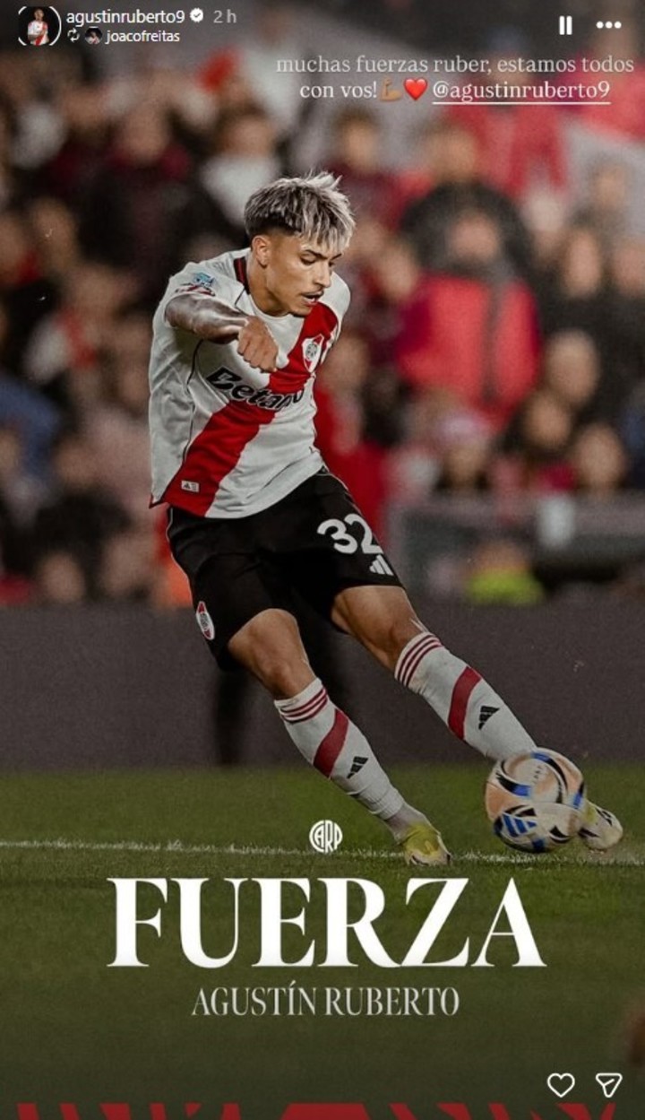 Algunos de los posteos de los jugadores de River dándole fuerzas a Ruberto (IG).