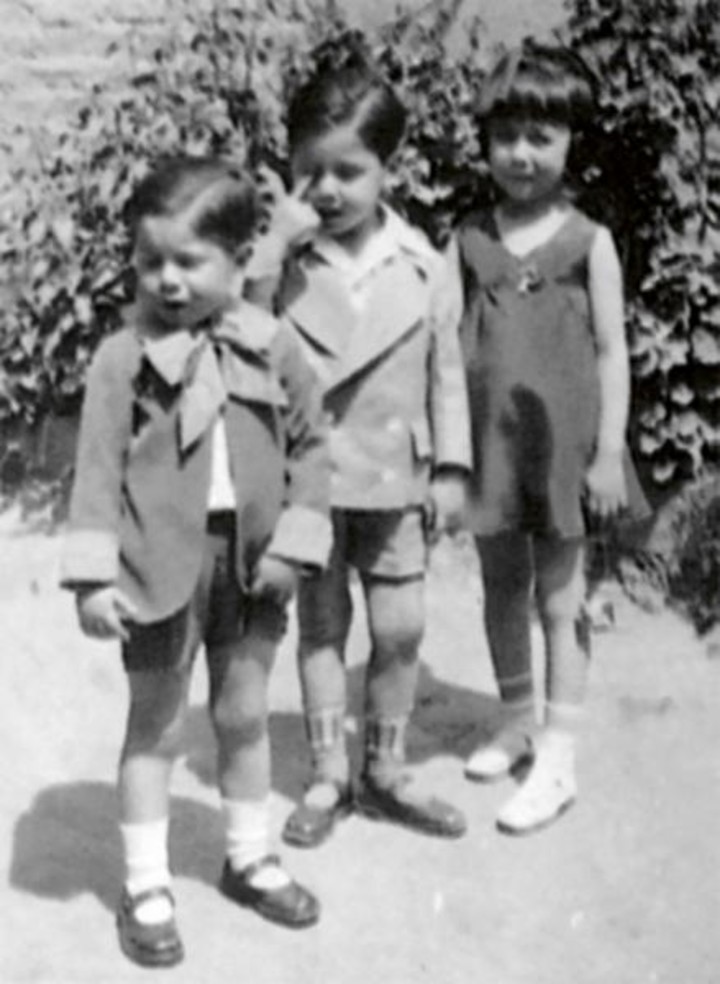 Julio Le Parc con su hermano y su hermana, Mendoza, 1933. 