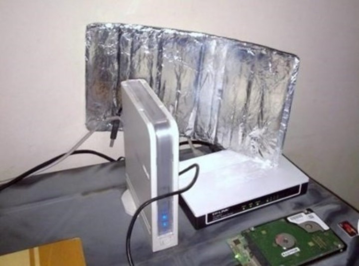 Mito o realidad: qué hay de cierto en que poner una moneda sobre el router mejora el WiFi