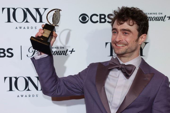 Daniel Radcliffe, con un Premio Tony antiguo, también aspira a uno nuevo. Foto: EFE/EPA/Sarah Yenesel
