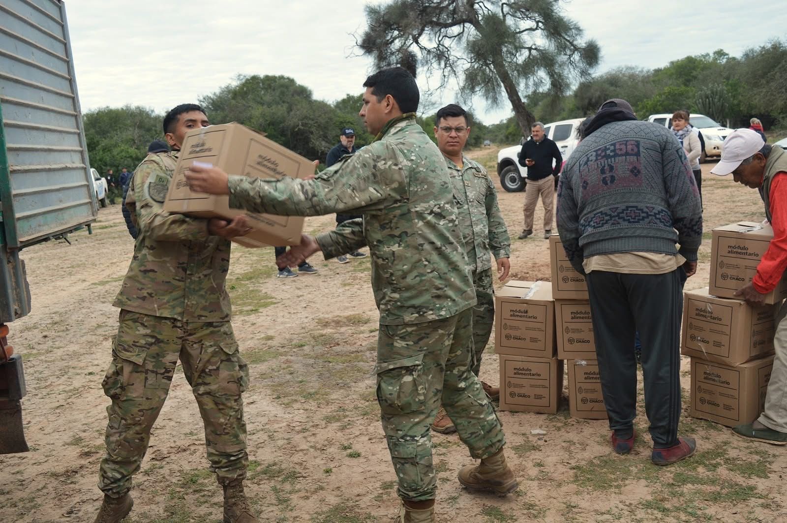 OPERATIVO N°131: CONTINÚA LA ENTREGA DE ALIMENTOS Y AGUA A FAMILIAS DE EL IMPENETRABLE
