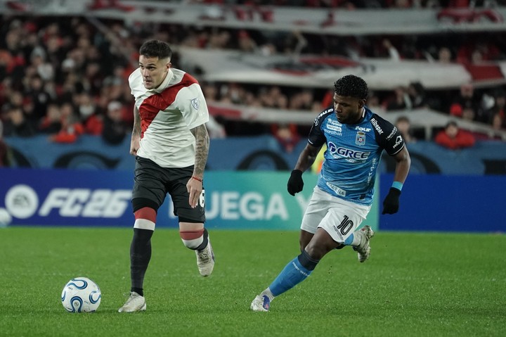 River lució una camiseta especial ante Blooming (Foto Juano Tesone).