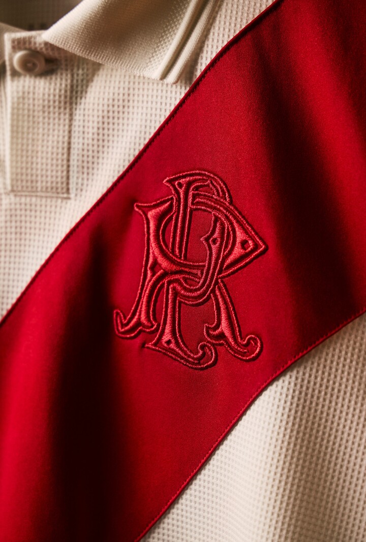 La nueva camiseta que presentó River por su aniversario 125°.