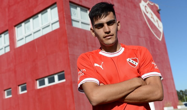 No iba a ser tenido en cuenta en el Rojo y llegó al Santo. 