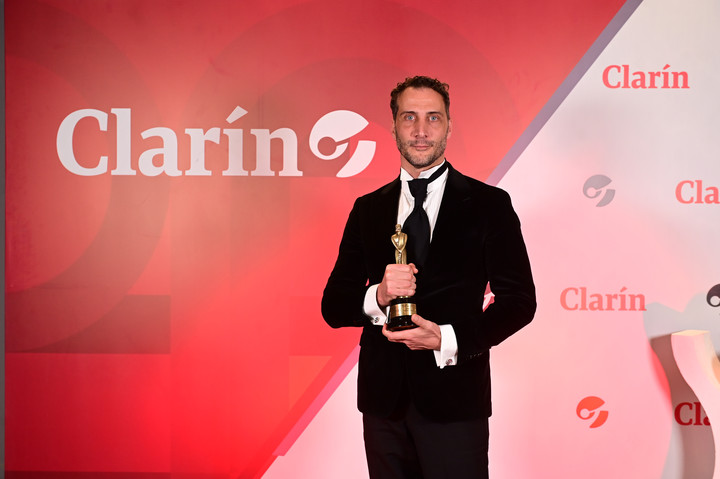 Luciano Cáceres, primer actor en subir al escenario Foto Marías Campaya