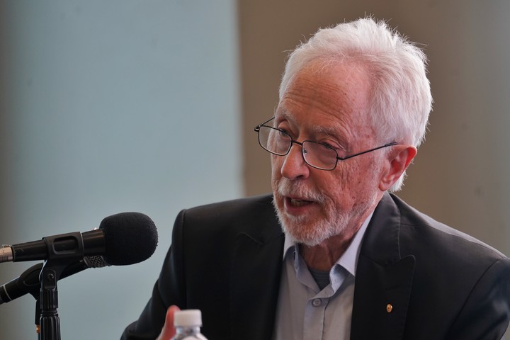 El Nobel JM Coetzee, en su presentación en la Sala Victoria Ocampo de La Rural, en la Feria del Libro. Foto: Martín Bonetto.