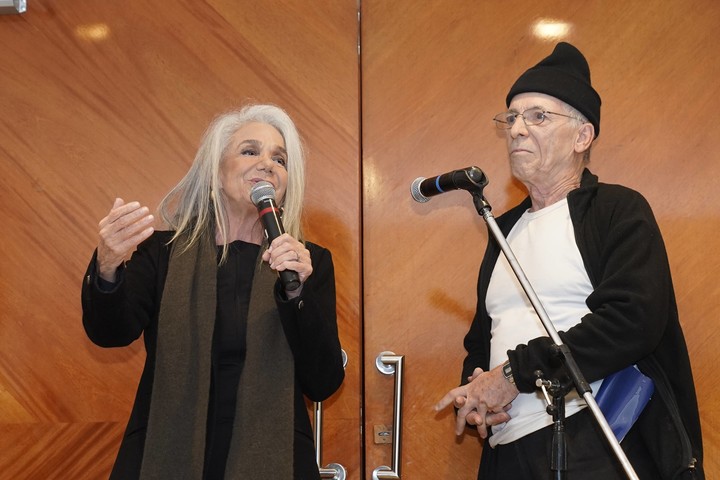 Ana María Picchio y Gerardo Romano habían tenido el gesto solidario de otorgar la sala donde iban a actuar para que Beto no viajara a hacer temporada en Mar del Plata.