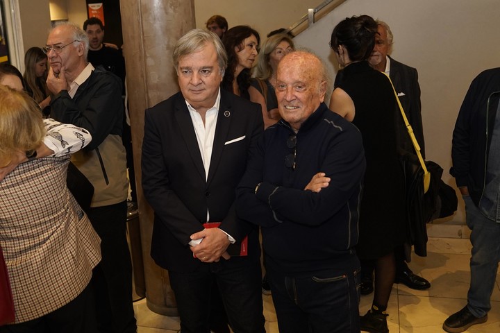 Roberto Antier y Héctor Cavallero, presentes, los mismo que Nora Cárpena, entre muchos..