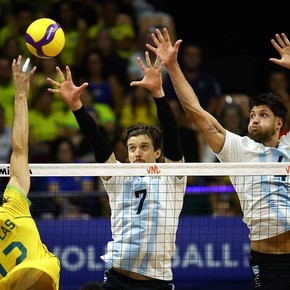 La Selección Argentina de vóley cerró la Week 1 de la VNL con derrota ante Brasil y no levanta