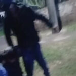 Con tan solo 15 años de edad, lo demoraron dos veces en 48 horas y volvió con sus padres