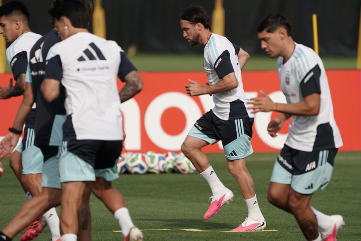 Tagliafico se movió a la par de sus compañeros. (Foto Juano Tesone/ Enviado especial)