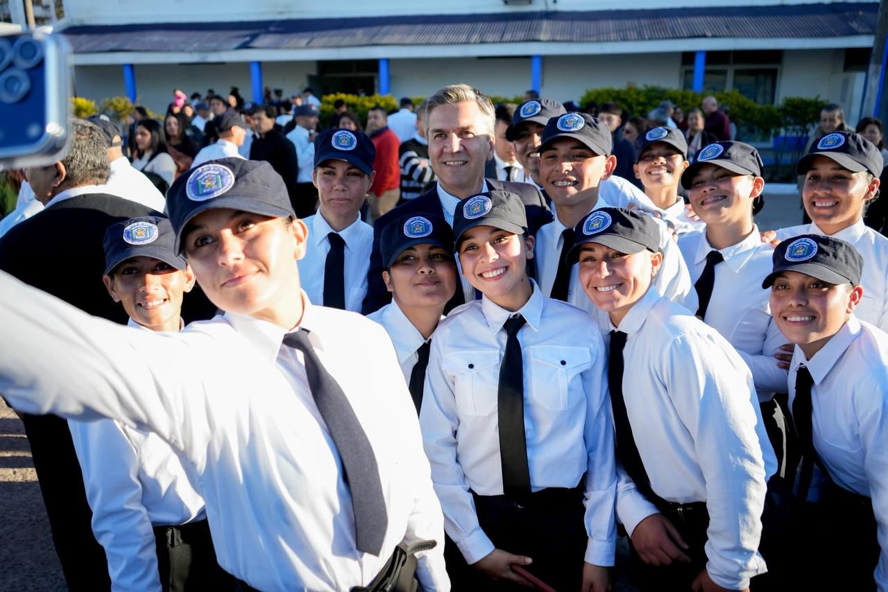 DÍA DE LA BANDERA: MÁS DE 300 ALUMNOS DE LA POLICÍA Y DEL SERVICIO PENITENCIARIO JURARON FIDELIDAD A LA ENSEÑA NACIONAL
