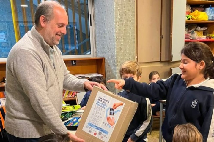 La campaña solidaria que busca llevar un álbum completo de las figus del Mundial a todo el país.