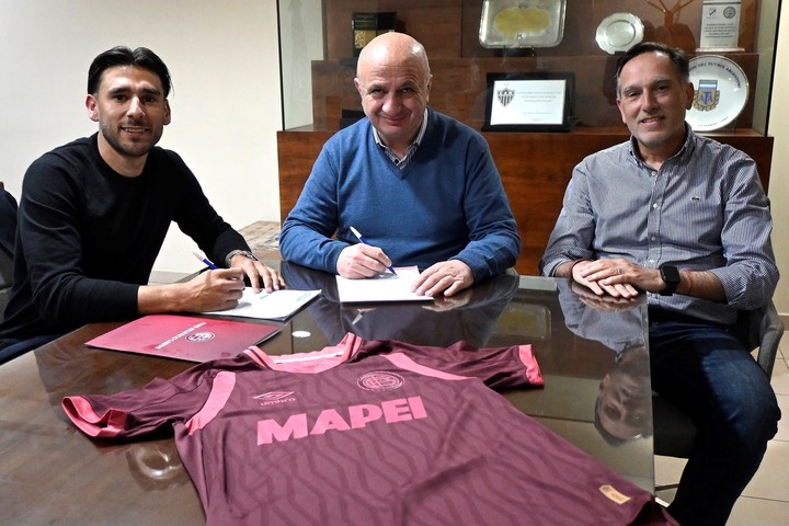 Eduardo Salvio renovó su contrato con Lanús.