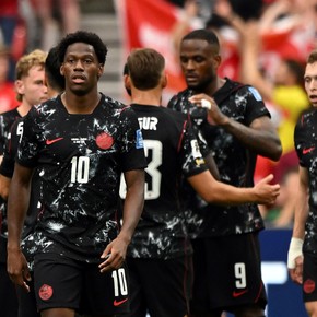Canadá, histórico: goleó 6-0 a un Qatar con dos expulsados y está prácticamete en los 16avos