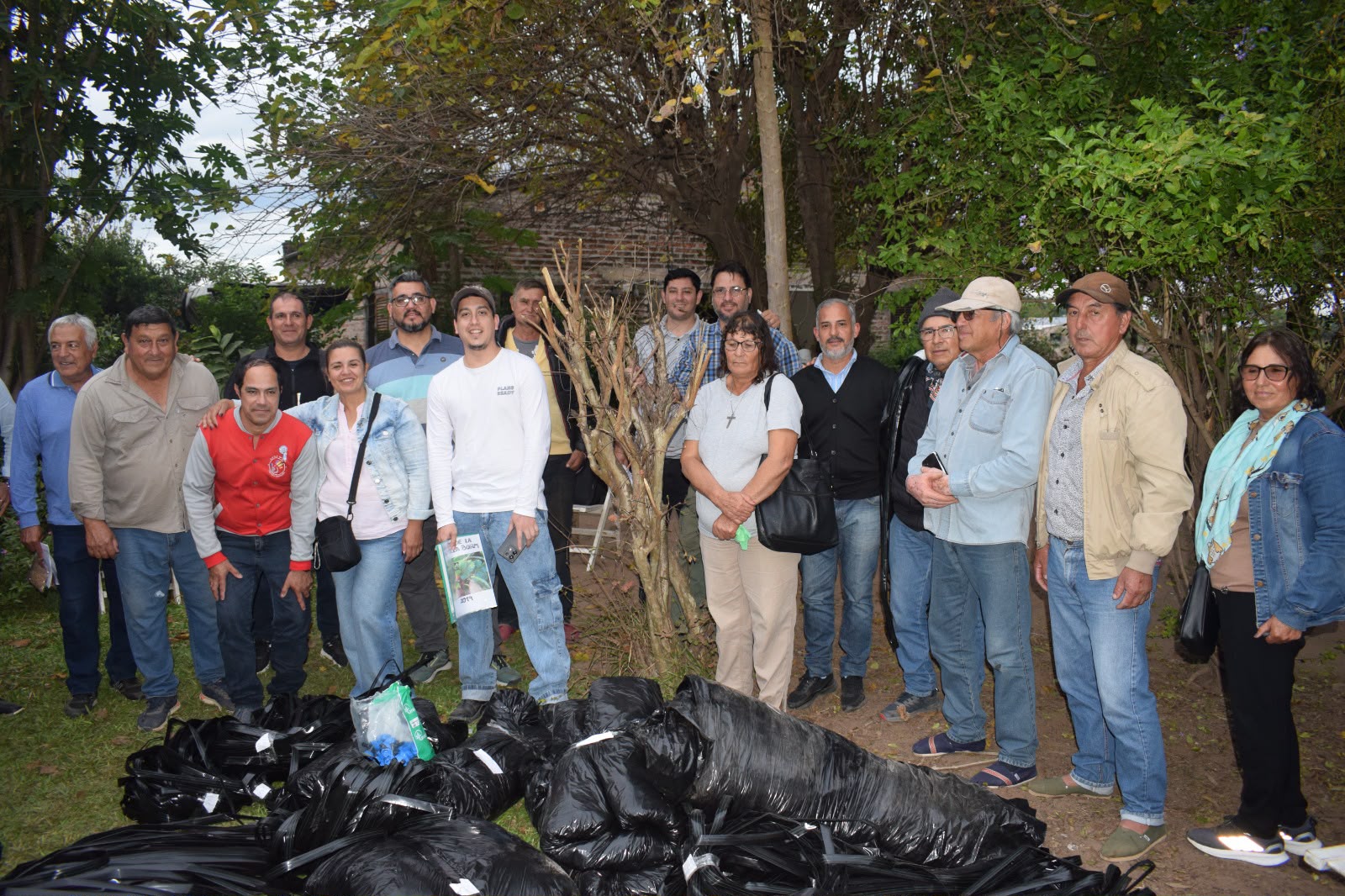 ÑANDE ACOMPAÑA A PRODUCTORES DE FRUTILLAS CON INSUMOS Y APOYO DIRECTO