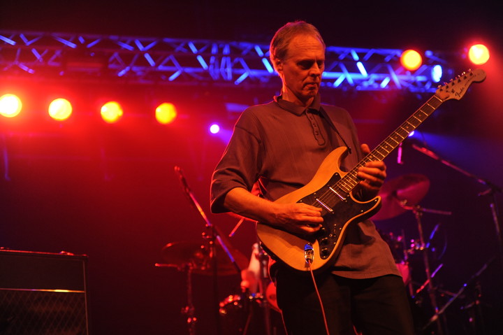 Tom Verlaine durante su visita a Buenos Aires en 2013, cuando se presentó junto a Jimmy Rip en el Teatro Vorterix.