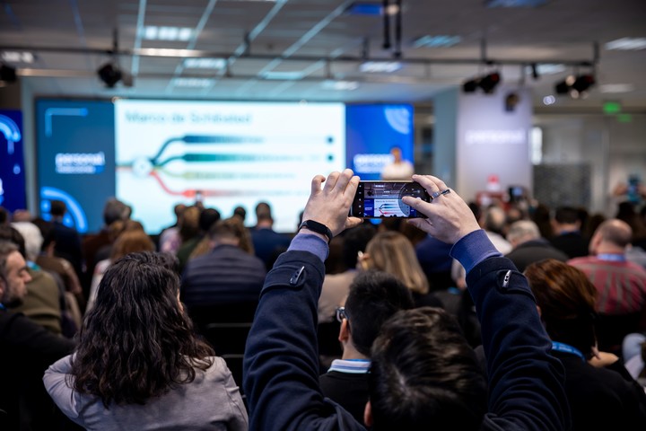 A sala llena, entre periodistas y asistentes relacioandos a medios. Foto: Prensa Personal