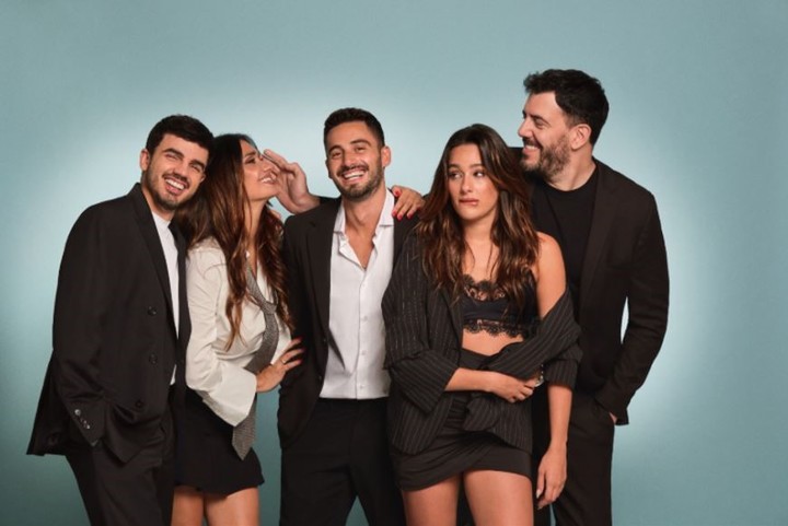 Staff actual de Nadie Dice Nada. Santiago Talledo, Momi Giardina, Nico Occhiato, Flor Jazmín Peña y Martín Garabal. Nico Foto: Disney+