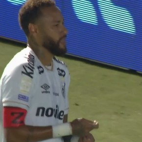 El polémico festejo de Neymar luego las críticas que recibió por jugar un torneo de poker...