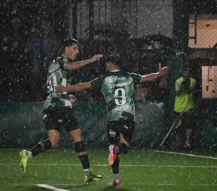 Arango le dio la victoria de penal.(@excursiooficial)