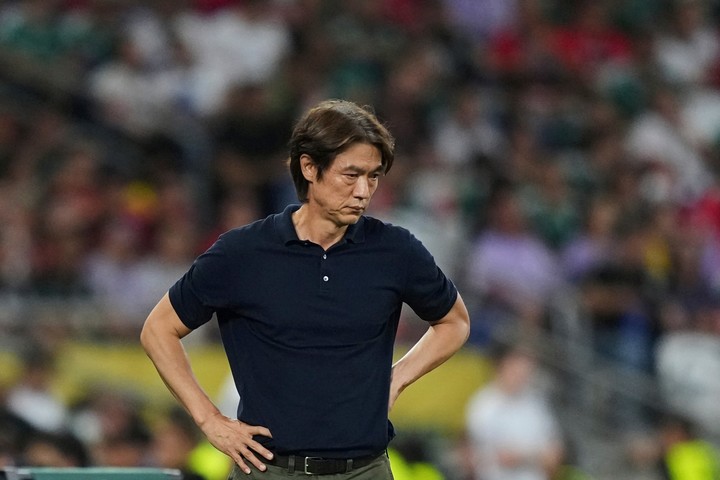 Hong Myung-bo tras la derrota ante Sudafrica. (AP Photo/Moises Castillo)