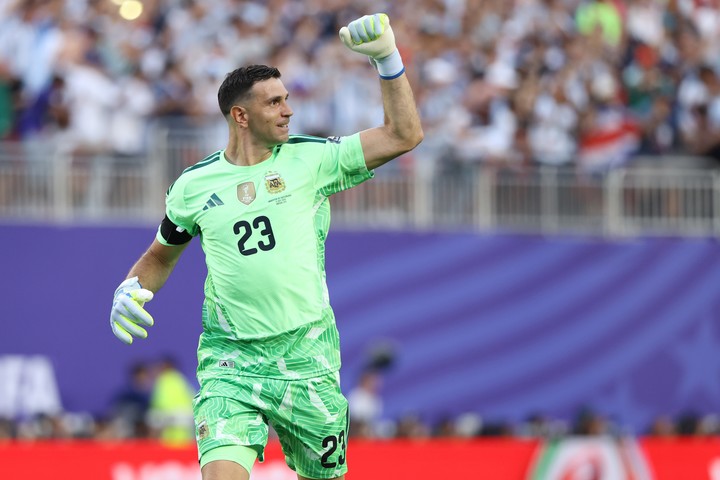 Dibu Martínez vs. Suiza (EFE).