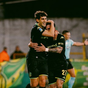 Defensa lo empató con un golazo de Barbona