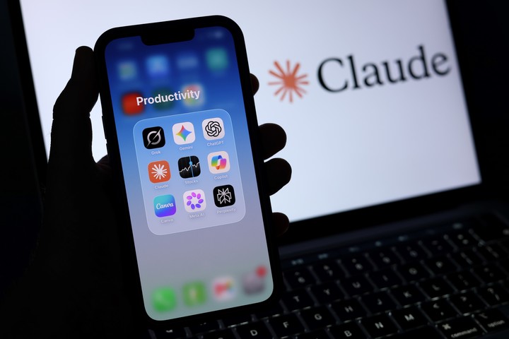 Anthropic, xAI, Google, OpenAI, DeepSeek: la guerra por ser la IA que domine el mercado. Foto: EFE