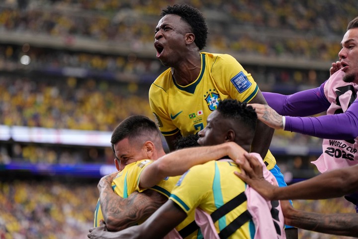 Vinicius, también contundente en Brasil. (Foto: AP)
