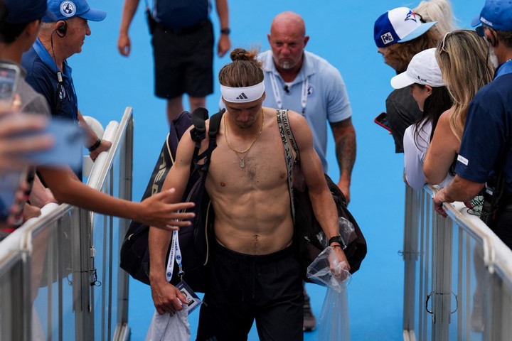 Así se retiró Alexander Zverev tras quedar eliminado en octavos de Cincinnati ante el local Tommy Paul.
(REUTERS).