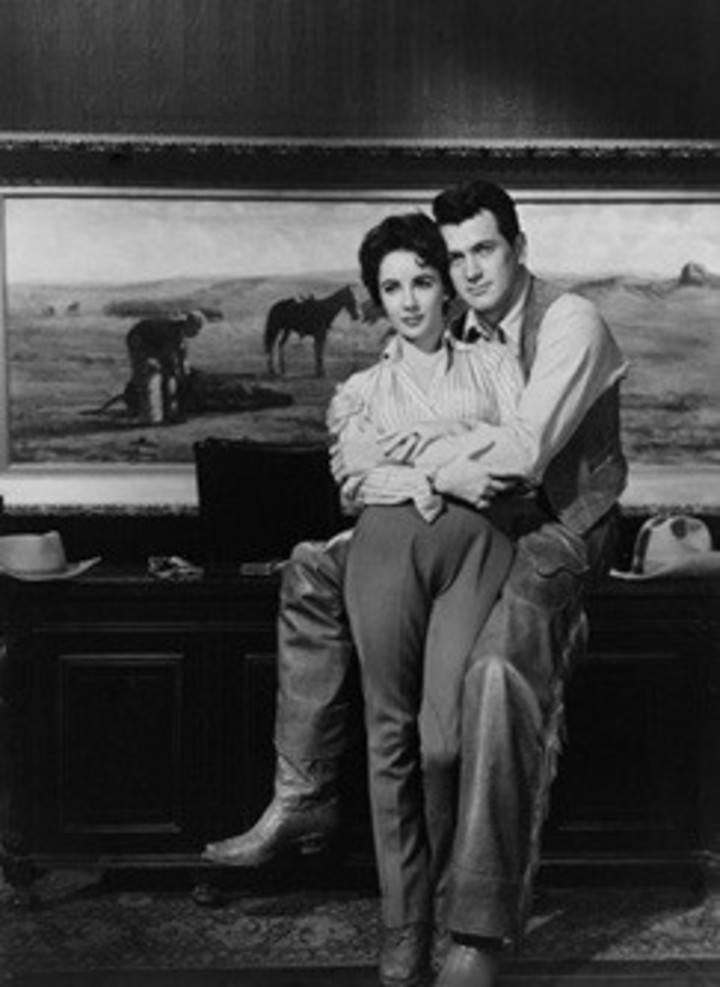 Liz Taylor con Rock Hudson en 'Gigante'. Archivo Clarín.