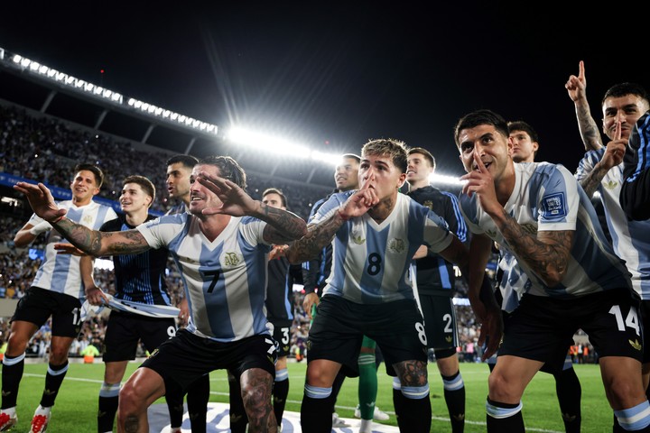 Foto de Gonzalo Colini de la Selección Argentina tras golear por 4 a 1 a Brasil en las eliminatorias sudamericanas, en la 37 Muestra Anual de Fotoperiodismo Argentino. Foto: gentileza ARGRA.