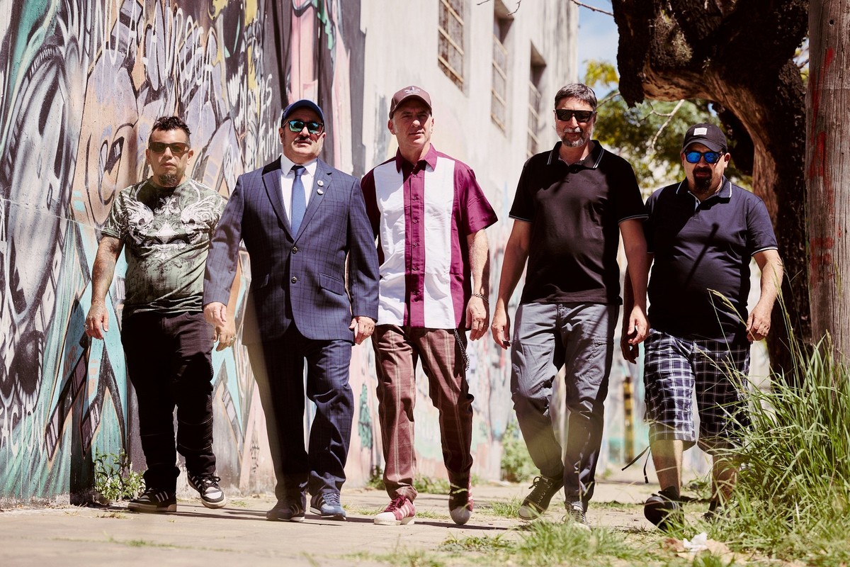 La banda Los Calzones está compuesta actualmente por Marcelo Del Grosso "Pingüino" en voz y teclados, Eduardo Casareski, Fabián Isernia, Carlos Báez y Sergio Chávez "Azrael". Foto: Gentileza Prensa