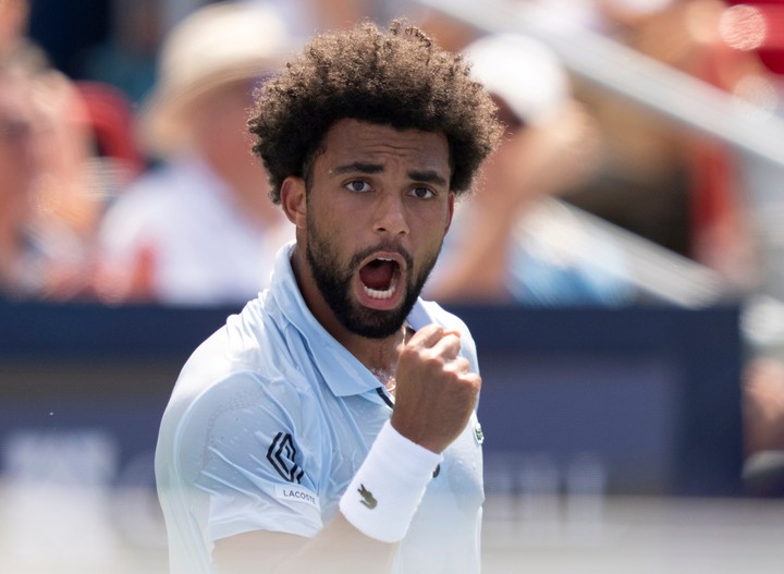 Arthur Fils festejó con el puño apretado su triunfo ante Mariano Navone en Canadá.
(AP).